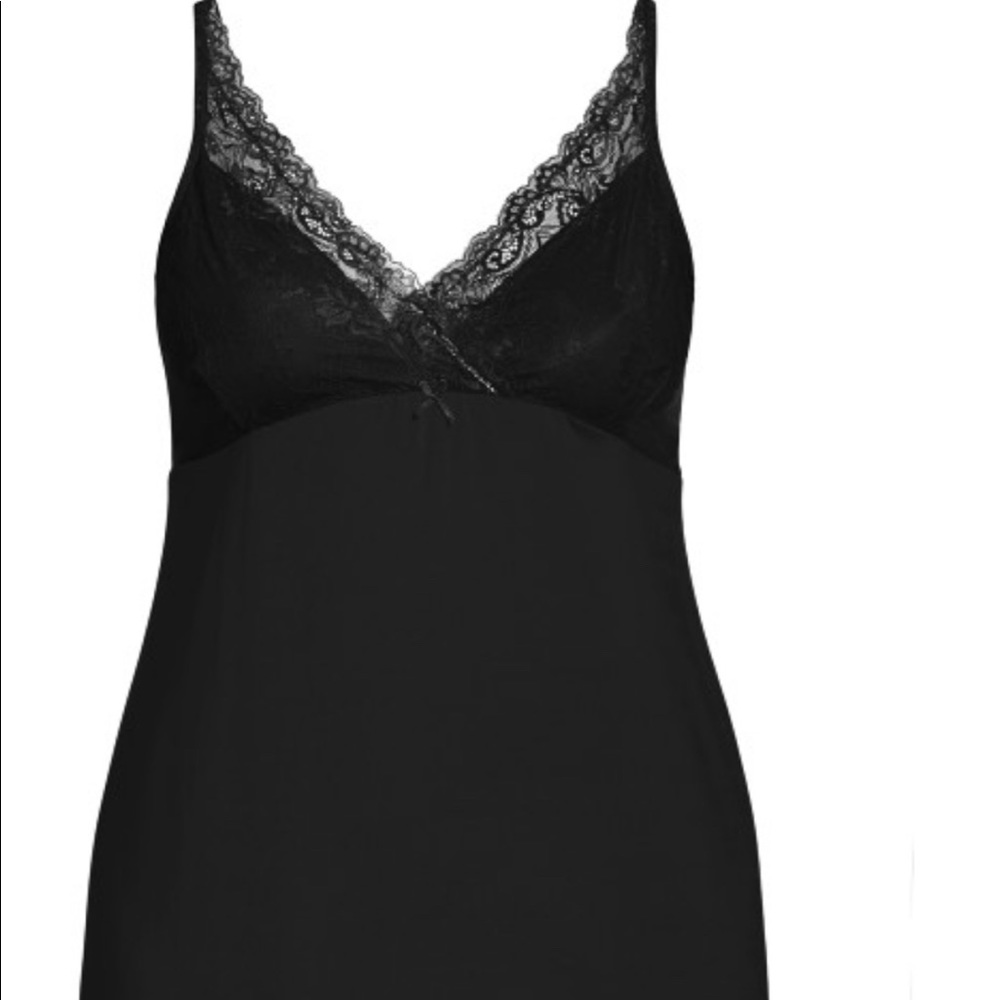 Avenue NWT 18/20 Lace Trim Chemise - black